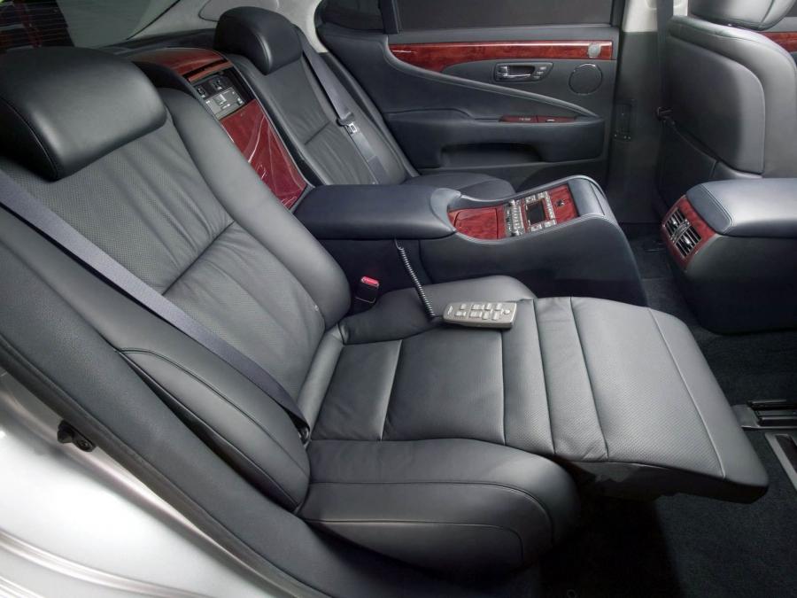  Lexus LS460 L 2007 года  (фото 8 из 22)